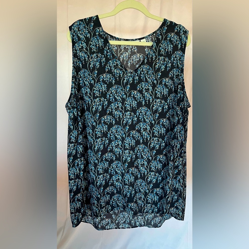 Black Flowy Sleevless Top with Flowers